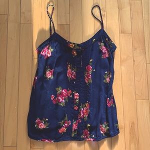 The material is really good and it’s a cute top for summer:)